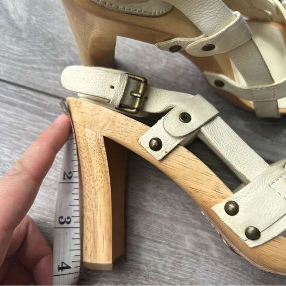 Frye Dolly Buckle Wood Sandals in White - Picture 15 of 16